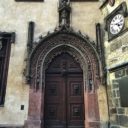 Cozy Flat By The Astronomical Clock Apartmán
