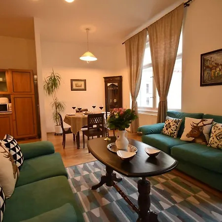 Cozy Flat By The Astronomical Clock Apartmán